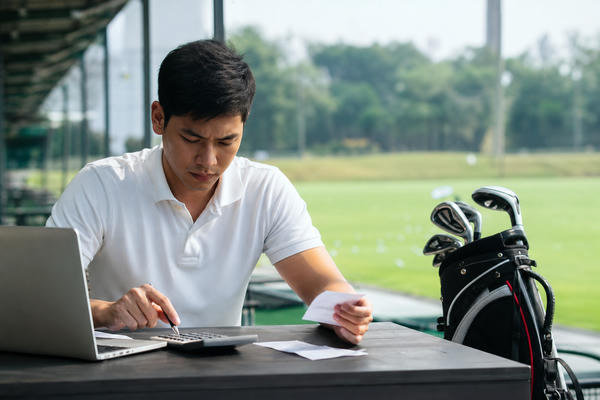 Chi phí học golf và các yếu tố ảnh hưởng