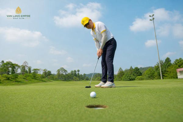 Putt golf là gì? Vai trò của putting trong golf