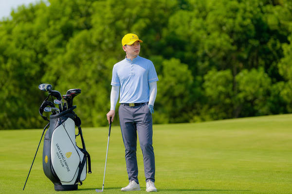 Tổng quan về dụng cụ và trang phục golf cho người mới