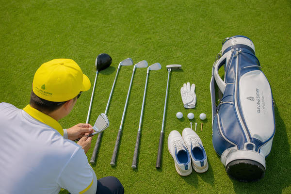 Danh sách 10 dụng cụ golf cơ bản người mới cần có