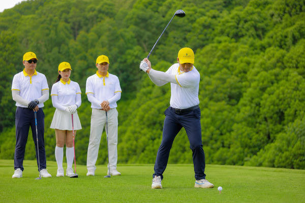 Những quy tắc an toàn và tôn trọng cơ bản trên sân golf