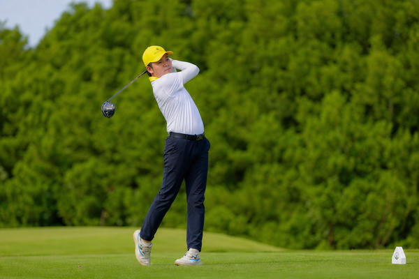 3. Trang phục golf nam gồm những gì?