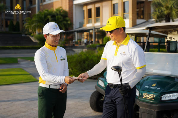 Chi phí thuê caddie sân golf và văn hóa tip