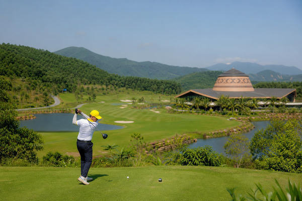 Trải nghiệm golf resort thực tế: Văn Lang Empire T&T Golf Club (KB)