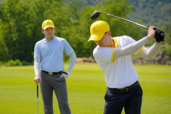 Những lỗi etiquette phổ biến và kinh nghiệm cho người mới chơi golf